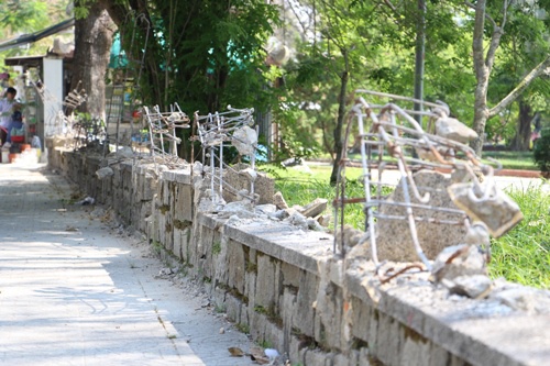 Huế tháo dỡ hàng rào công viên, mở rộng vỉa hè cho người đi bộ